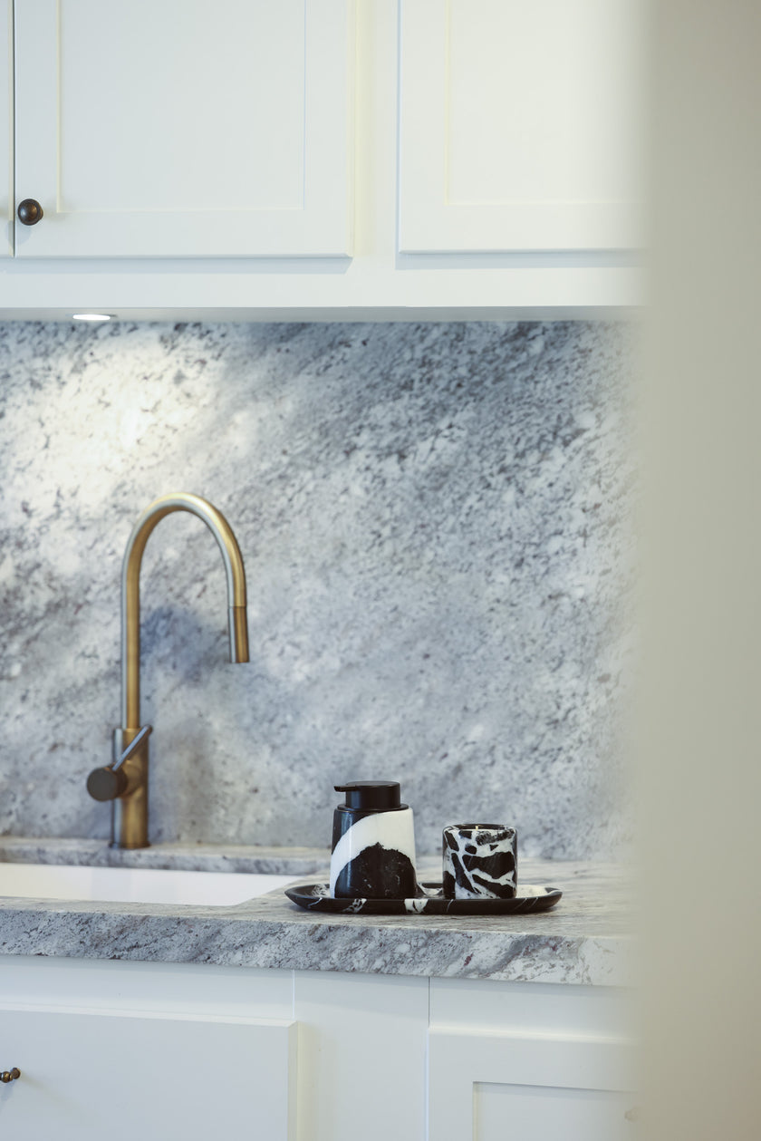 Noir Vein Marble Bathroom Set