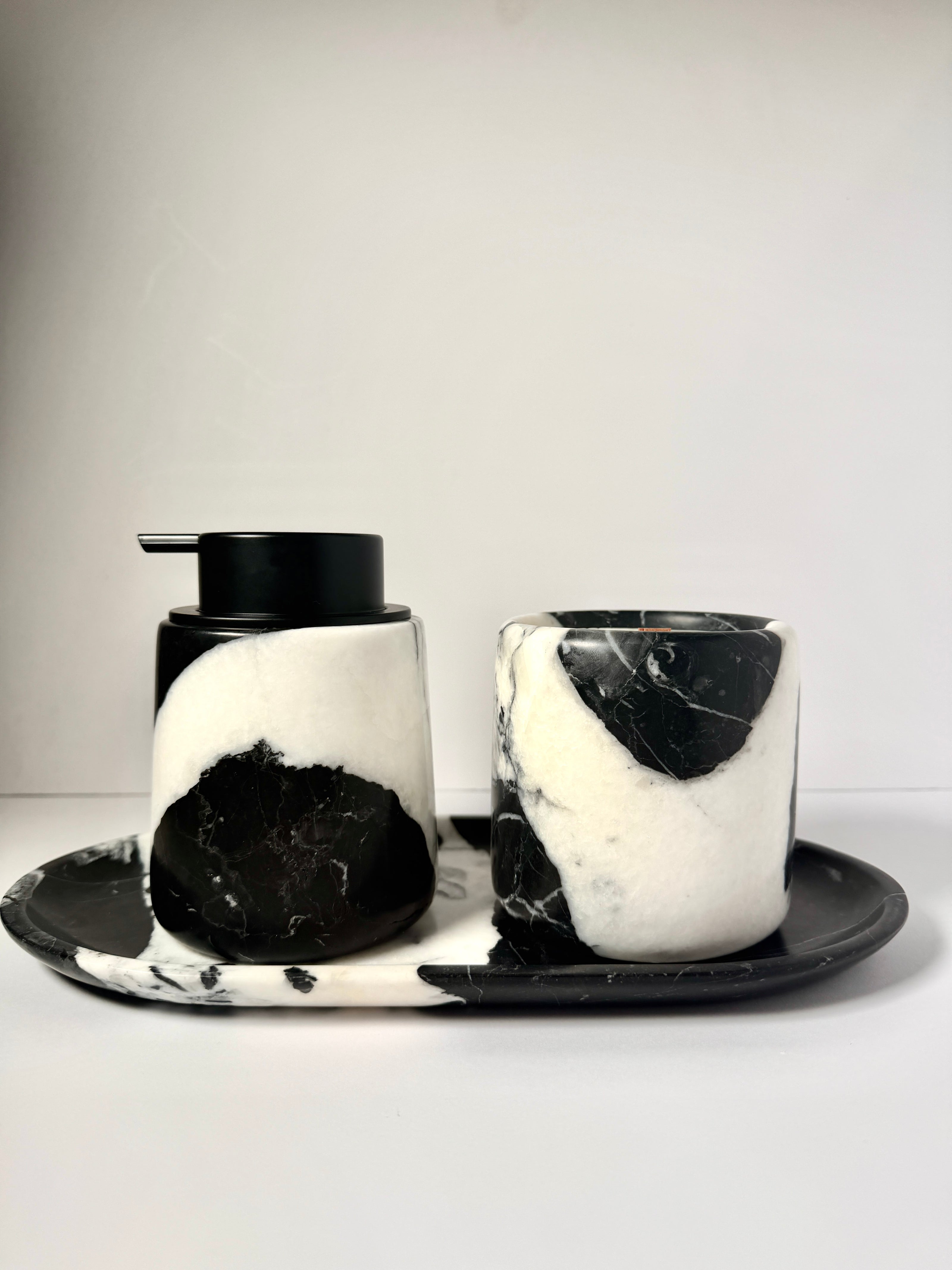 Noir Vein Marble Bathroom Set